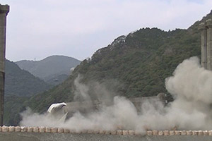 Demolition of pillar by blasting