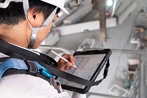 Using tablets to manage on-site progress and procedures